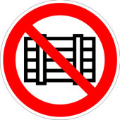 Знак безопасности
 Знак P12 Запрещается загромождать проходы и (или) складировать (Пленка фотолюм (гост) 200х200 мм)
