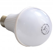 Лампа
 SKAT LED-220 E27