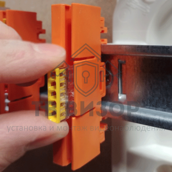 Адаптер монтажный
 2273-500 ∙ Монтажный адаптер на DIN-рейку для клемм серии 2273-1