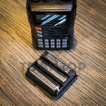 Радиостанция
 VX-6R-1