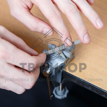 Тиски слесарные настольные серия  
 Тиски слесарные настольные серия